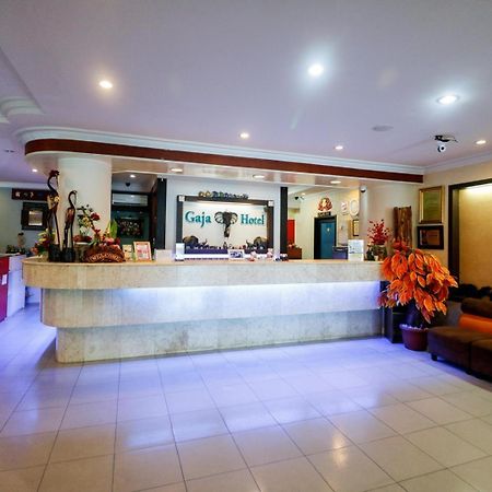 Reddoorz Plus @ Jalan Dr Sutomo Pekanbaru Buitenkant foto