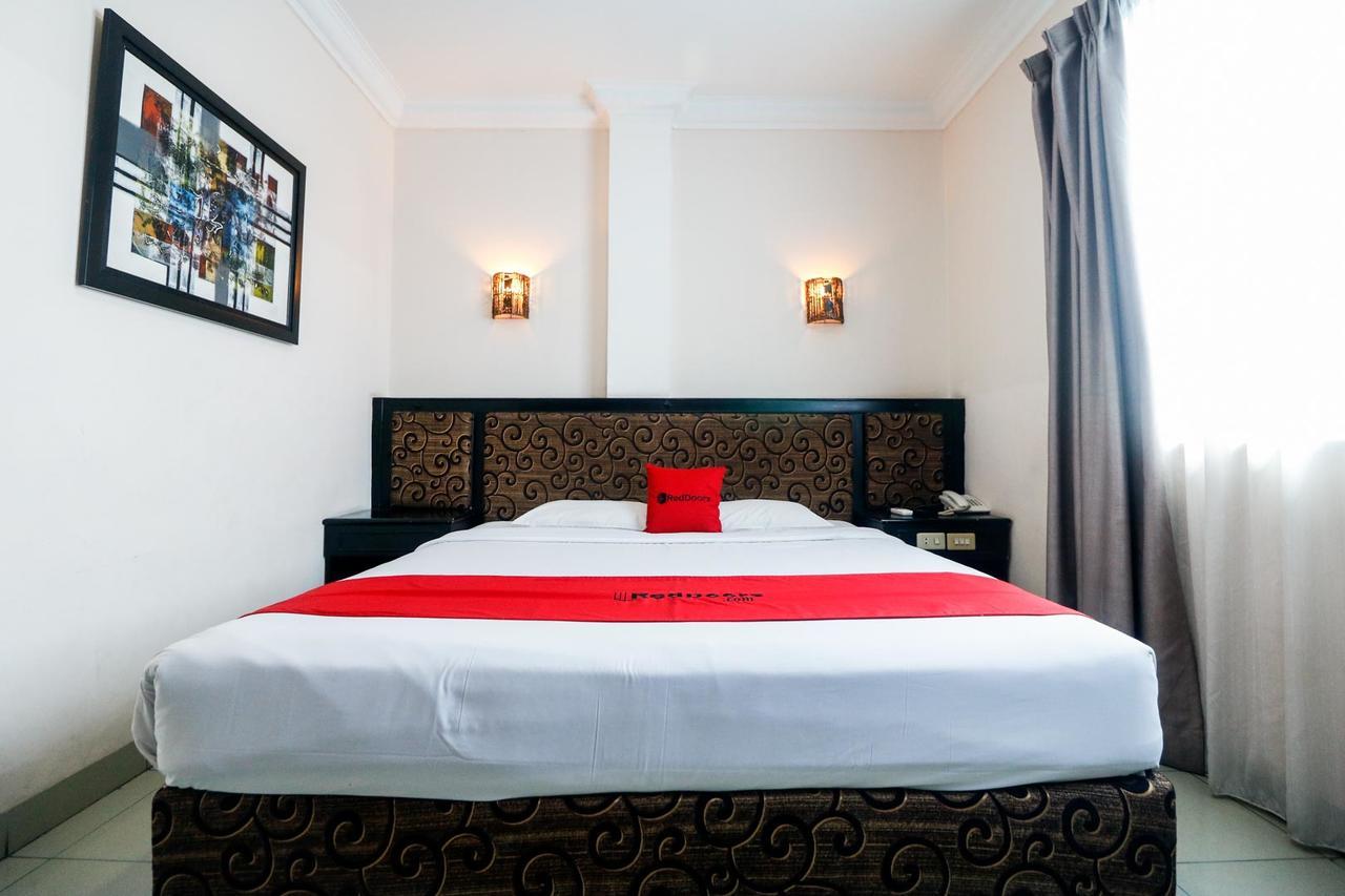 Reddoorz Plus @ Jalan Dr Sutomo Pekanbaru Buitenkant foto