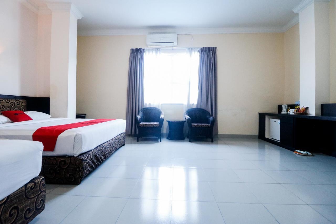 Reddoorz Plus @ Jalan Dr Sutomo Pekanbaru Buitenkant foto