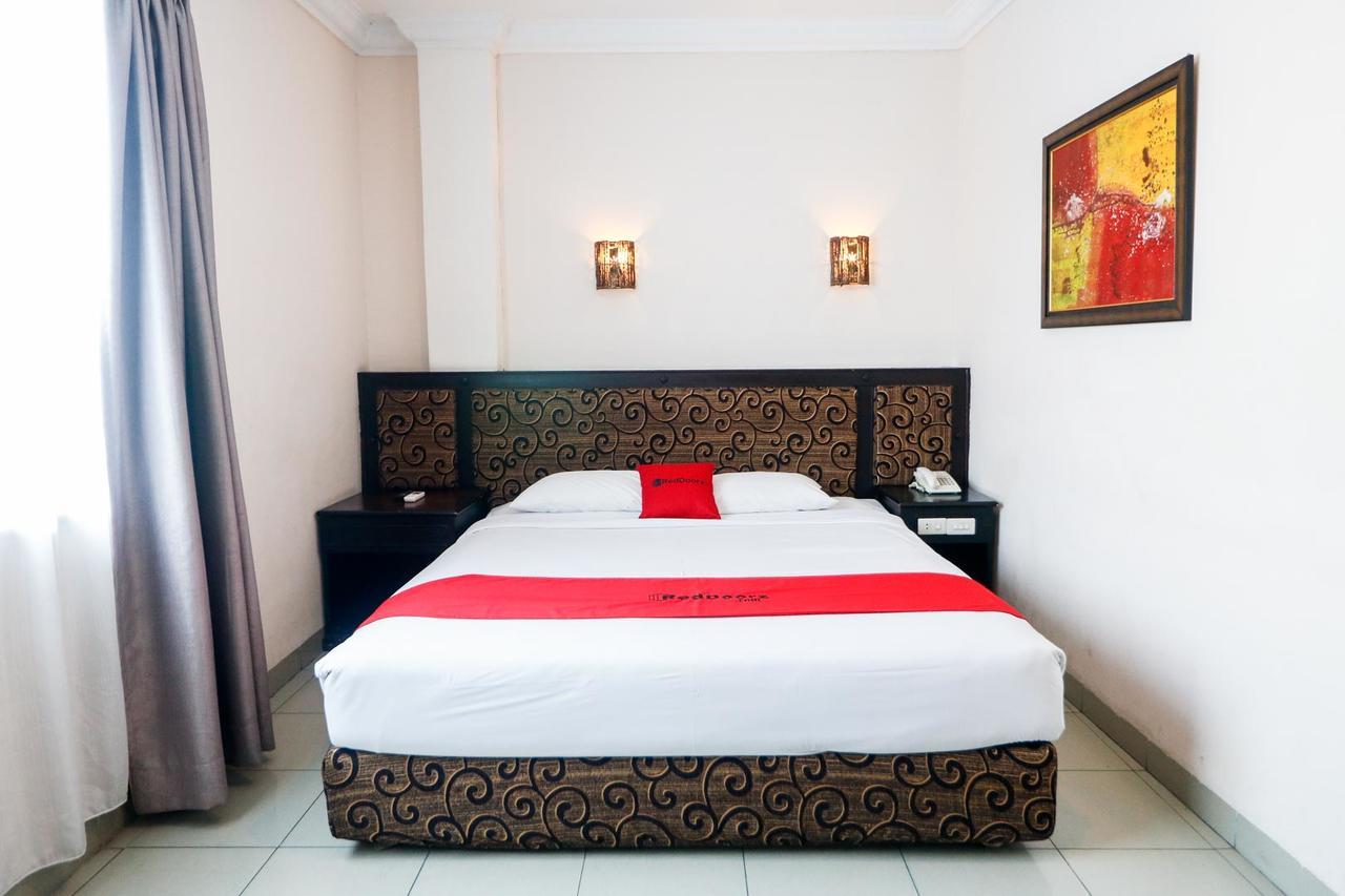 Reddoorz Plus @ Jalan Dr Sutomo Pekanbaru Buitenkant foto