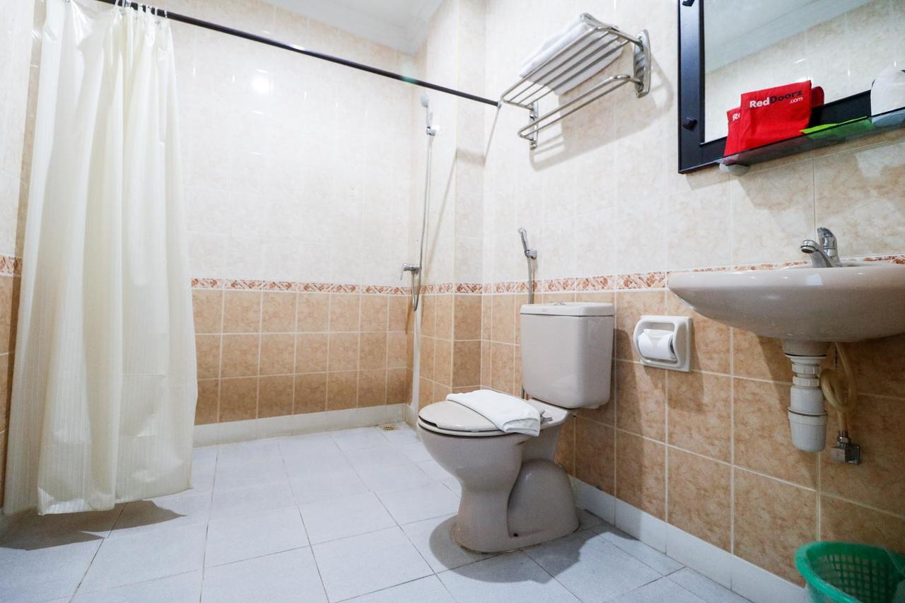 Reddoorz Plus @ Jalan Dr Sutomo Pekanbaru Buitenkant foto