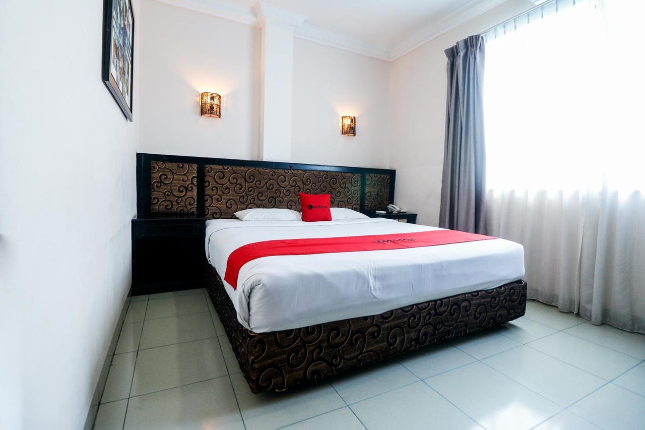Reddoorz Plus @ Jalan Dr Sutomo Pekanbaru Buitenkant foto